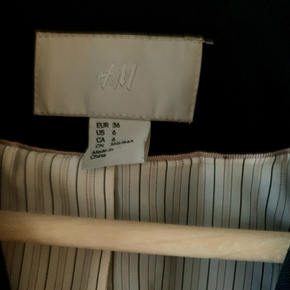 H&M Black Blazer, size 36 (US 6) - Picture 2 of 8